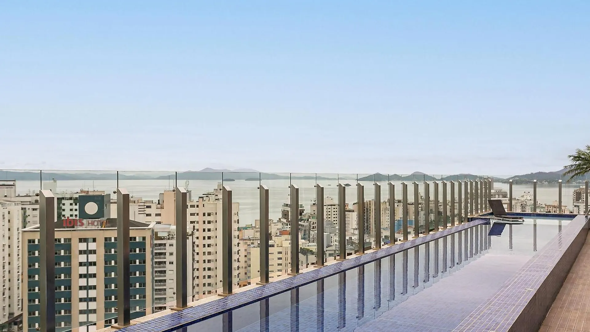 Wi-Fi 200Mb | Rooftop Com Piscina E Vistamar #Ca70 Florianópolis 巴西